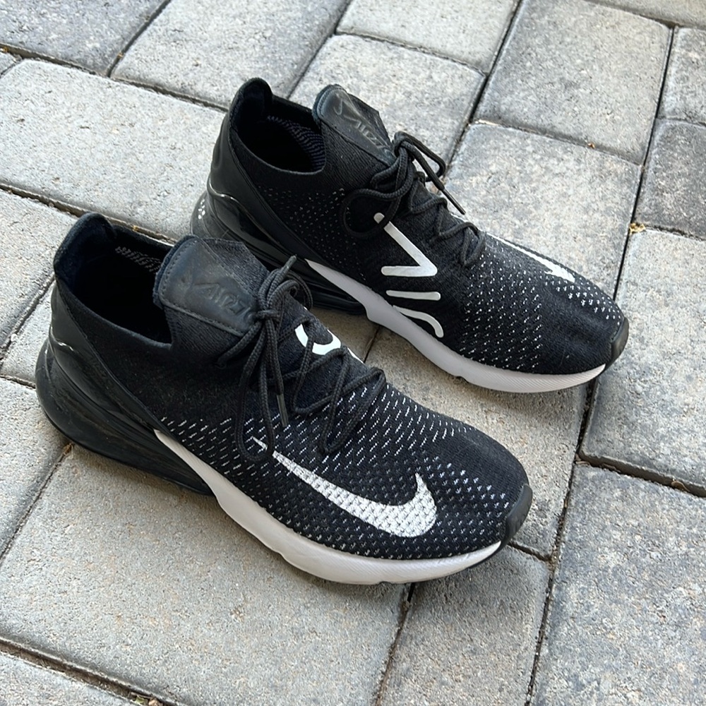 Nike sneakers 9.5